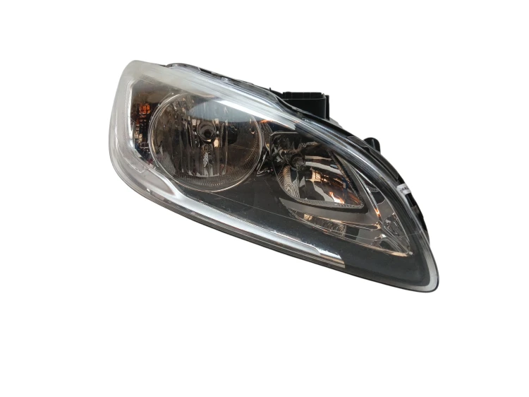 LAMPA PRAWY PRZÓD VOLVO V60 I LIFT (2013-2018) 2.0 D3 150KM 31420270