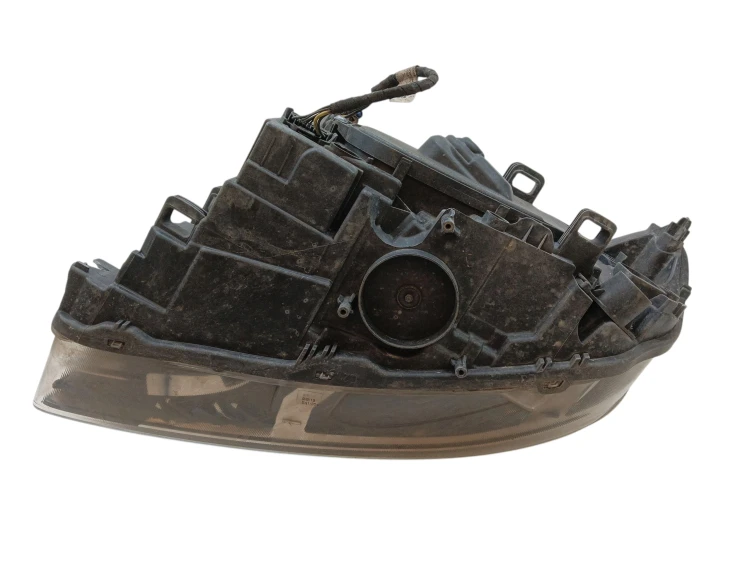 LAMPA PRAWY PRZÓD VOLVO V60 I LIFT (2013-2018) 2.0 D3 150KM 31420270