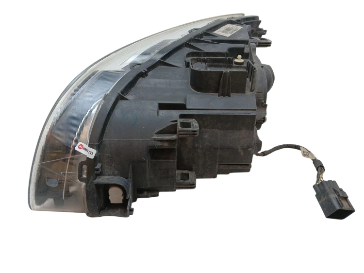 LAMPA PRAWY PRZÓD VOLVO V60 I LIFT (2013-2018) 2.0 D3 150KM 31420270