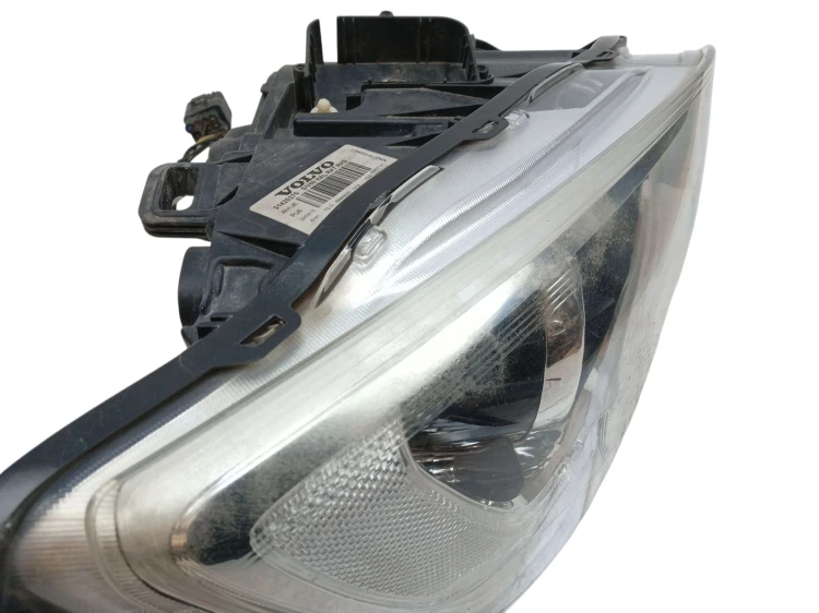 LAMPA PRAWY PRZÓD VOLVO V60 I LIFT (2013-2018) 2.0 D3 150KM 31420270
