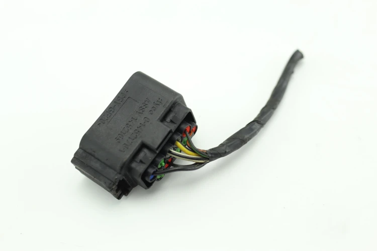 ZAMEK DRZWI LEWY PRZÓD FORD FOCUS MK2 (2004-2011) 1.6 TDCI 3M5AR21813ER