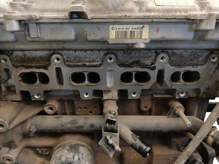 SILNIK SŁUPEK DACIA DUSTER I (2010-2013) 1.6 16V 105KM K4M690