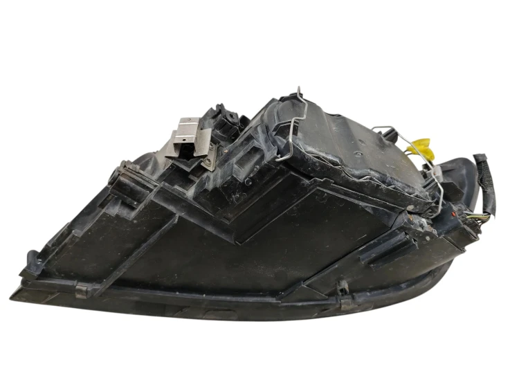 LAMPA PRAWY PRZÓD VOLVO V50 (2004-2007) 2.0 D 136KM 30678913