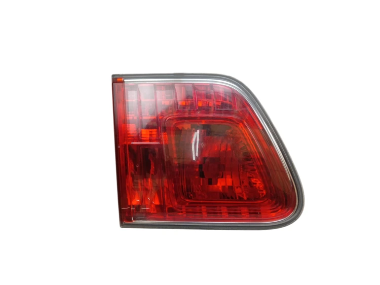LAMPA LEWY TYŁ W KLAPE TOYOTA AVENSIS T27 LIFT (2012-2015) 1.8 VALVEMATIC 1