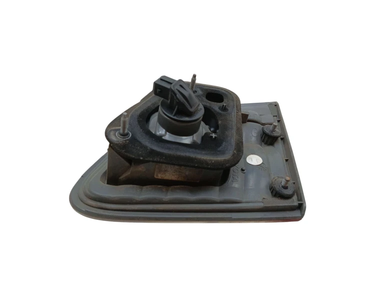 LAMPA LEWY TYŁ W KLAPE TOYOTA AVENSIS T27 LIFT (2012-2015) 1.8 VALVEMATIC 1