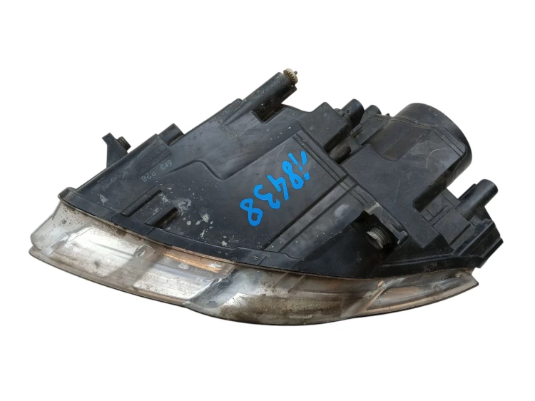 LAMPA PRAWY PRZÓD VOLKSWAGEN PASSAT B6 (2005-2010) 2.0 TDI 140KM 3C0941006Q
