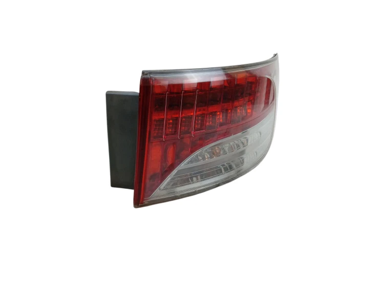 LAMPA PRAWY TYŁ TOYOTA AVENSIS T27 LIFT (2012-2015) 1.8 VALVEMATIC 147KM