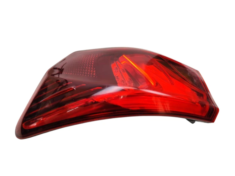LAMPA PRAWY TYŁ TOYOTA AVENSIS T27 LIFT (2015-2018) 2.0 D4D 143KM