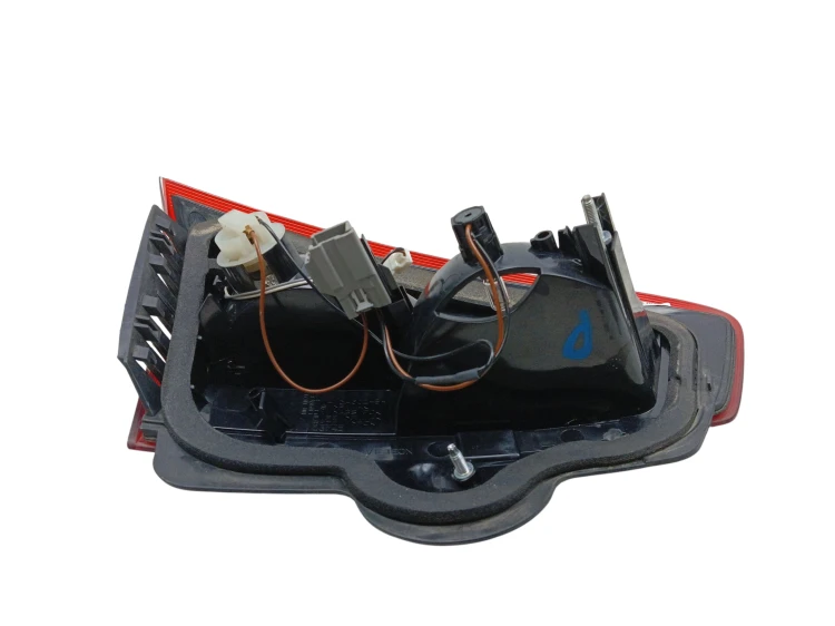 LAMPA PRAWY TYŁ W KLAPE FORD MONDEO MK4 LIFT (2010-2014) 2.0 TDCI 140KM BS7