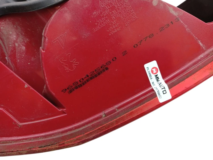 LAMPA PRAWY TYŁ PEUGEOT 308 I T7 (2007-2011) 1.4 VTI 95KM 9680425680