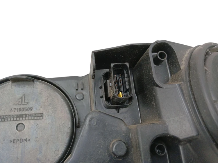 LAMPA PRAWY PRZÓD CITROEN C4 PICASSO II (2013-2016) 1.6 e-HDI 115KM 9675975