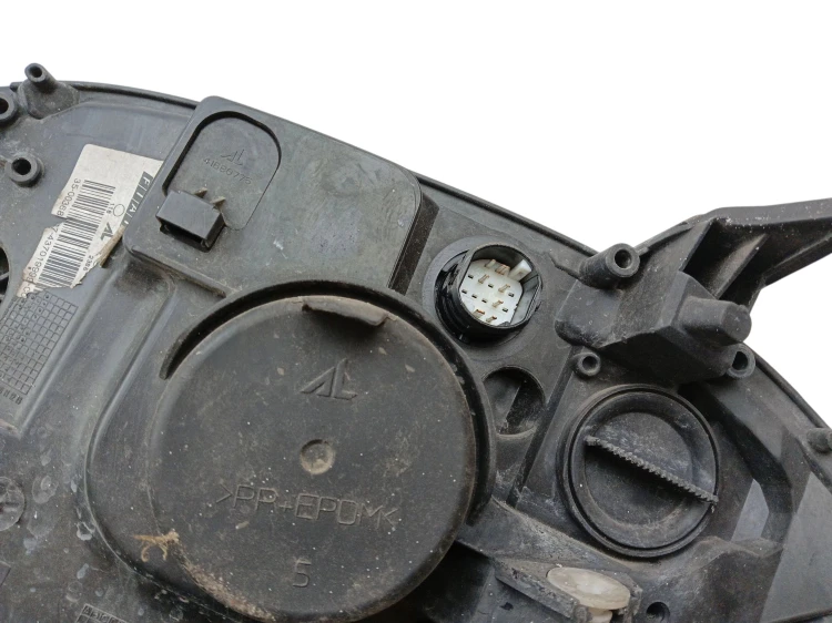 LAMPA PRAWY PRZÓD FIAT BRAVO II (2007-2010) 2.0 M-JET 165KM