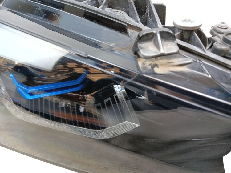 LAMPA PRAWY PRZÓD BMW i4 G26 GRAN COUPE (2021-2024) eDrive40 340KM 9505118