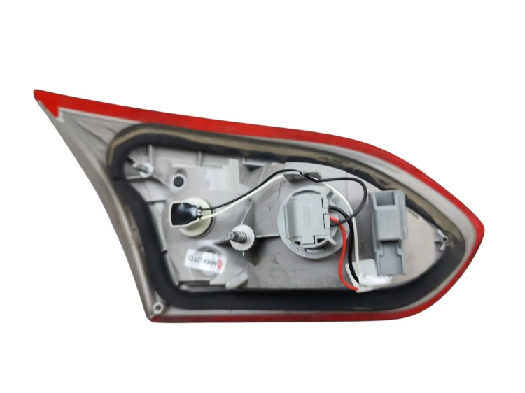 LAMPA PRAWY TYŁ W KLAPE FORD FOCUS MK3 LIFT (2014-2018) 1.6 Ti-VCT 105 KM F