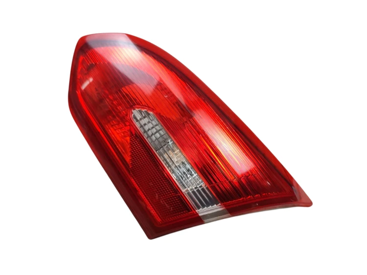 LAMPA PRAWY TYŁ W KLAPE FORD FOCUS MK3 LIFT (2014-2018) 1.6 Ti-VCT 105 KM F