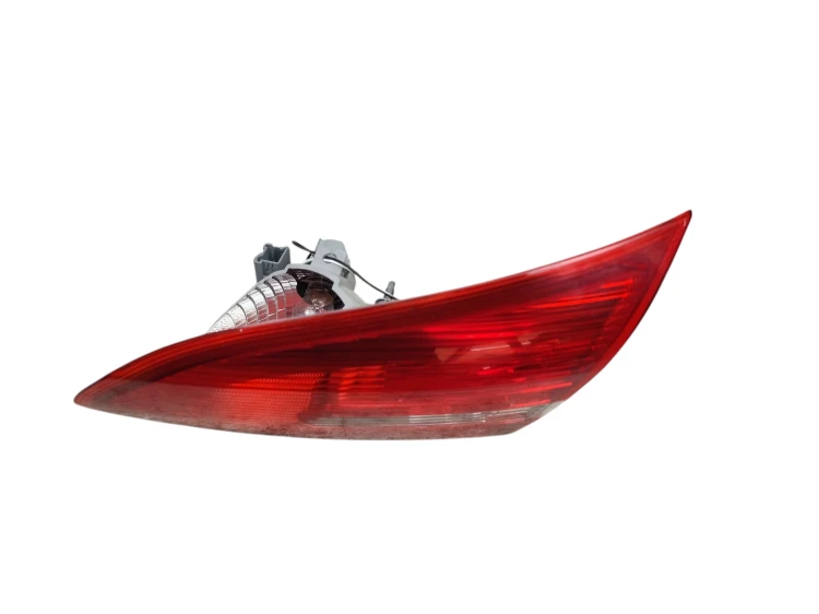 LAMPA PRAWY TYŁ W KLAPE FORD FOCUS MK3 LIFT (2014-2018) 1.6 Ti-VCT 105 KM F