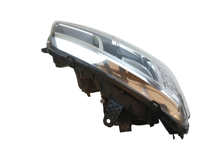 LAMPA PRAWY PRZÓD DACIA SANDERO II LIFT (2016-2020) 1.0 SCE 73KM 260103529R