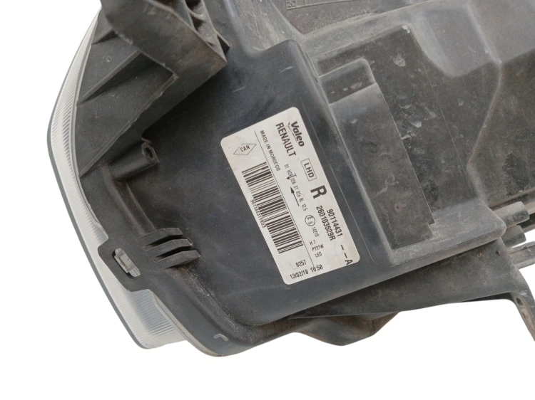 LAMPA PRAWY PRZÓD DACIA SANDERO II LIFT (2016-2020) 1.0 SCE 73KM 260103529R