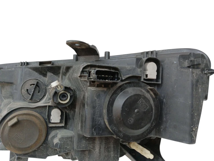 LAMPA PRAWY PRZÓD DACIA SANDERO II LIFT (2016-2020) 1.0 SCE 73KM 260103529R