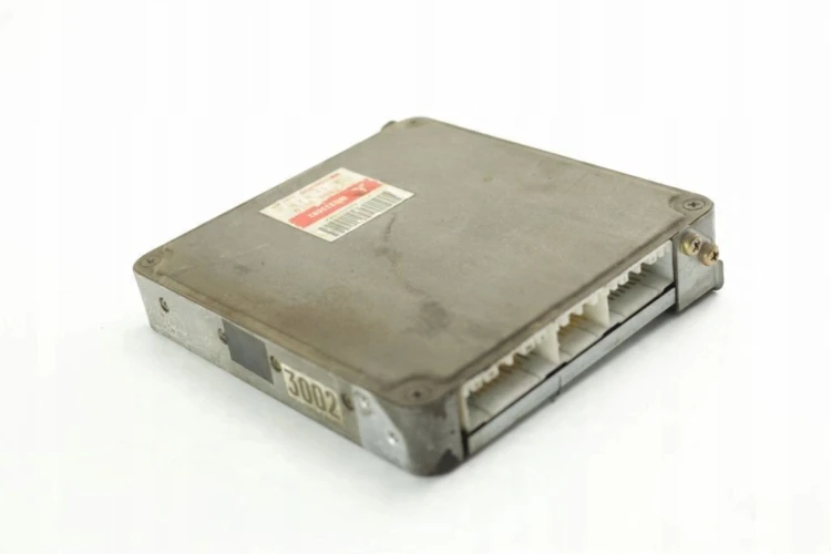 KOMPUTER STEROWNIK SILNIKA MITSUBISHI GALANT MD333002
